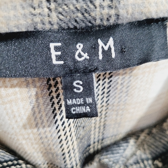 E & M Women’s Plaid Button-Down Shacket – 100% Cotton – Size Small - Picture 11 of 13